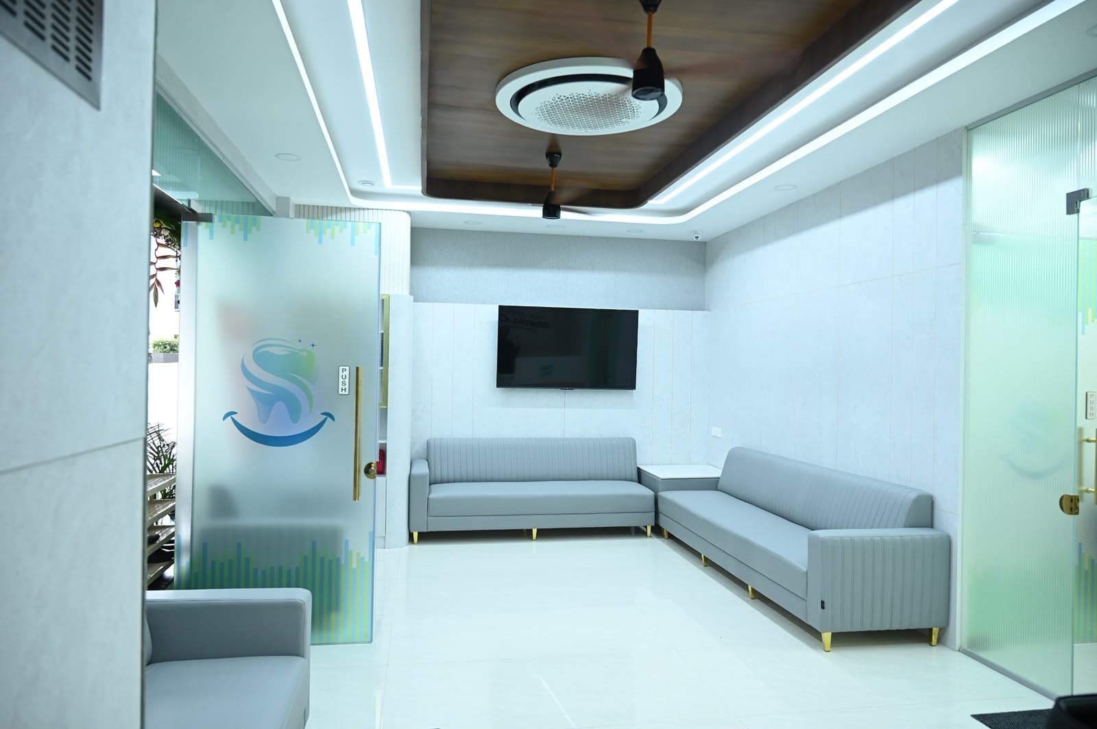 WAITING LOUNGE